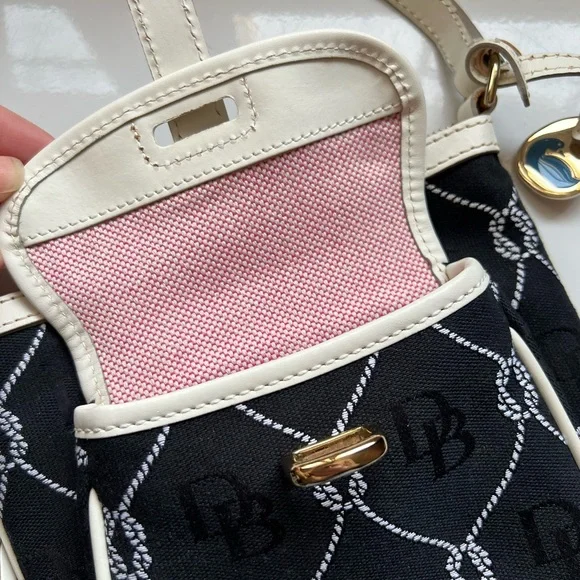 VINTAGE Dooney & Bourke Signature Letter Carrier crossbody bag - Picture 8 of 10